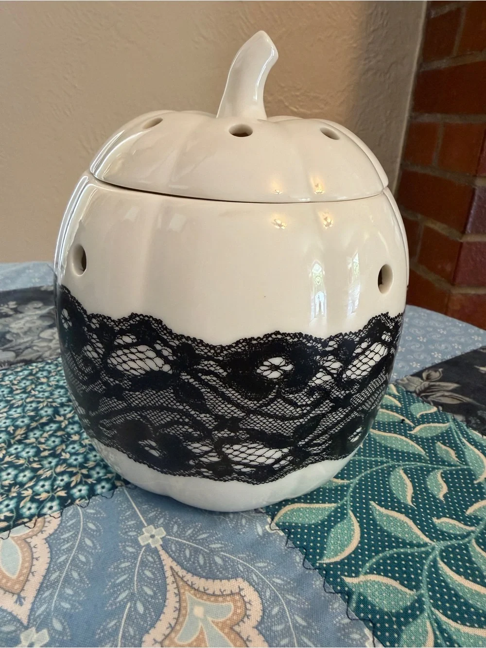 Scentsy Pumpkin Lace Warmer